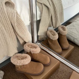 UGG 키즈 스노우 부츠 털 장식 모델 미끄럼방지 내구성 강한 겨울 필수템