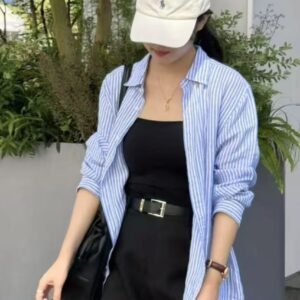 蓝色条纹亚麻衬衫模特